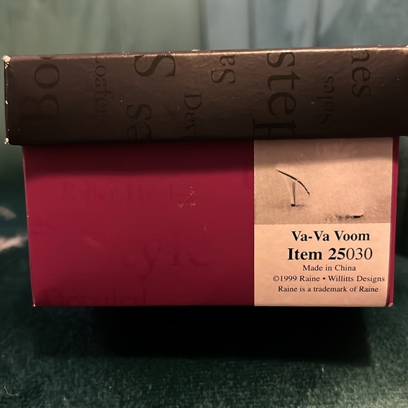 Just The Right Shoe Figurine Va Va Voom w/Box and Certificate of Authenticity - Picture 11 of 11